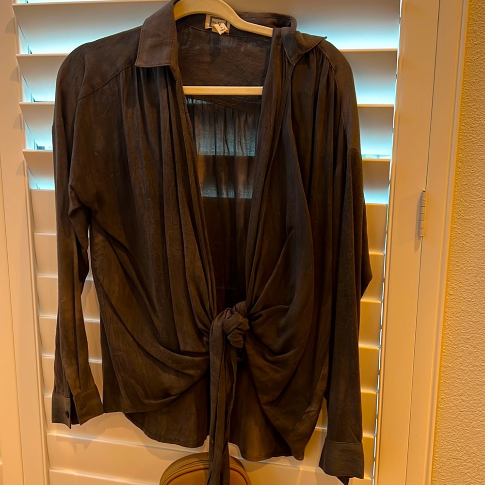 Mo Vint Charcoal Long Sleeve Tie Knot Top. Size Small